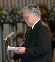 　釜本邦茂さんの葬儀告別式で弔辞を述べる田嶋幸三氏