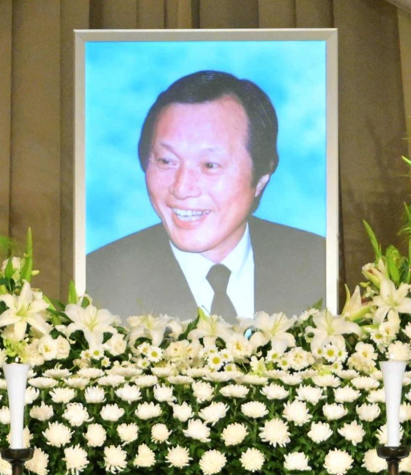 　しめやかに営まれた釜本邦茂氏の通夜