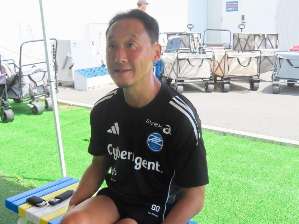 　Ｃ大阪戦に向けた非公開練習後に取材に応じる町田の黒田剛監督