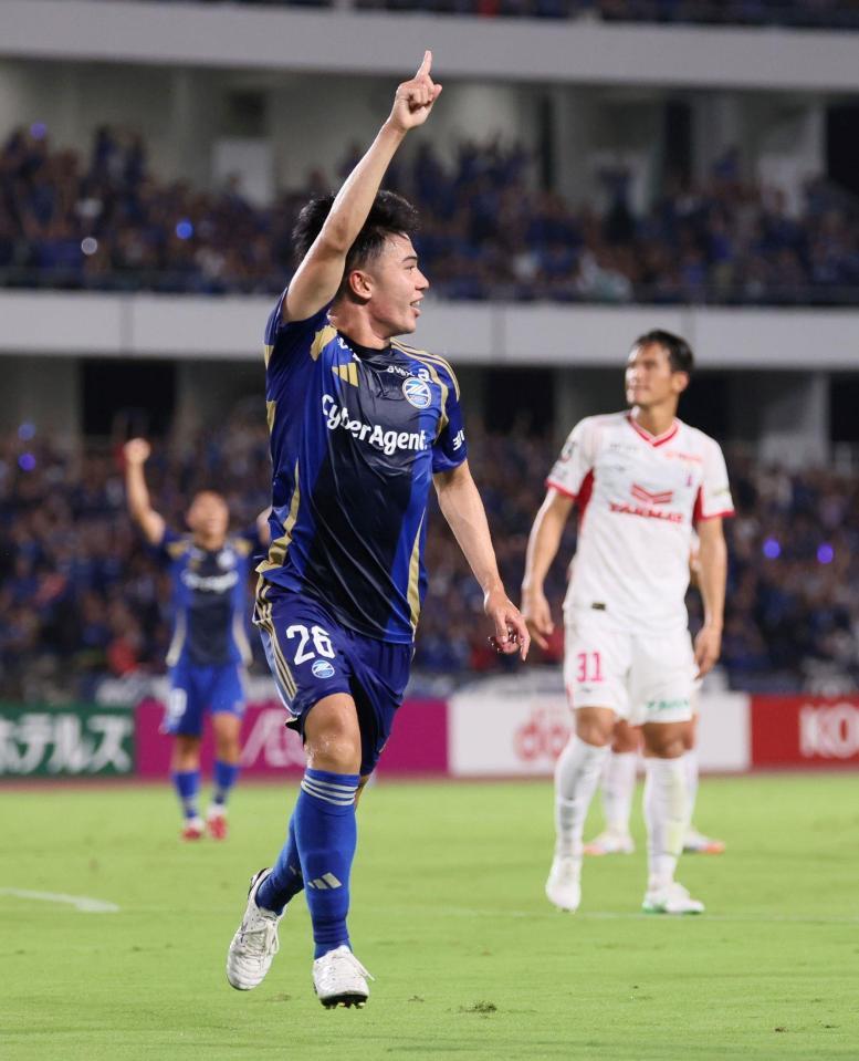 　前半、得点を決め喜ぶ町田・林幸多郎（撮影・石井剣太郎）