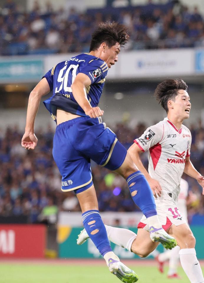 　後半、ゴールを決める町田のオ・セフン（撮影・石井剣太郎）