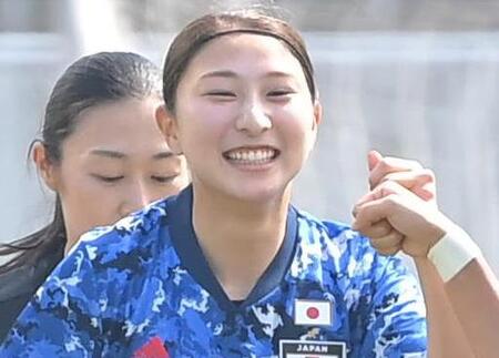 「二頭筋も腹筋も素晴らしい」「キラキラ♡」　人気ＷＥリーガーのオフショットに反響「最近のあれこれ」を投稿