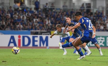 　後半、ＰＫを決める町田・西村拓真（撮影・伊藤笙子）