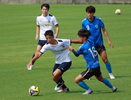 　後半、ドリブルで切り込むＣ大阪・久保瑛史（撮影・石湯恒介）