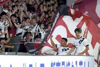 田中俊輔 なぜ中村俊輔は”キングカズ”が去ったJ2降格の横浜FCに残ったのか