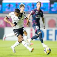 　後半、同点ゴールを決める神戸・エリキ