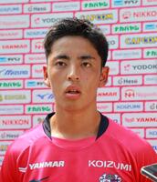 　初試合出場を終えて、取材に応じるＣ大阪・久保瑛史（撮影・石湯恒介）