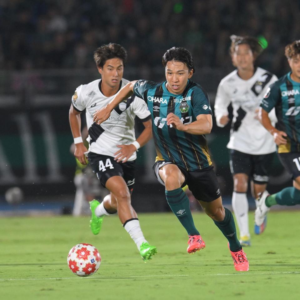 　前半、前線へ抜け出す相模原・藤沼拓夢（撮影・伊藤笙子）