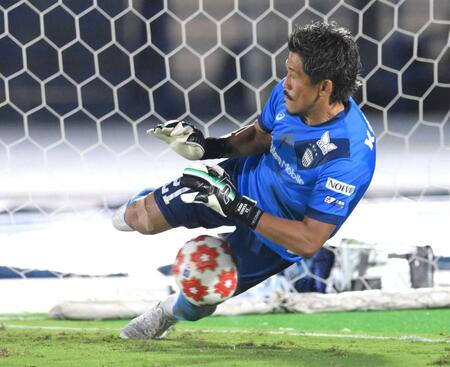 神戸　ヒヤヒヤ４強　Ｊ３相模原に王者の意地見せ辛勝　ＰＫ戦も「精神的支柱」ＧＫ新井が堅守　天皇杯２連覇へあと二つ