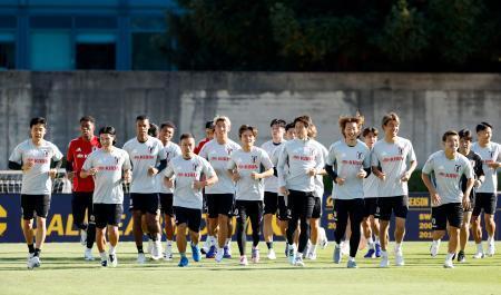 サッカー、メキシコ戦へ練習開始　遠藤、久保ら日本代表