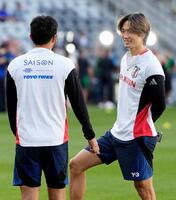 　米国戦に臨む板倉（右）ら（共同）