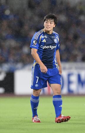 　前半、フリーキックで直接狙うも枠を外れ唇をかむ町田・相馬勇紀（撮影・伊藤笙子）