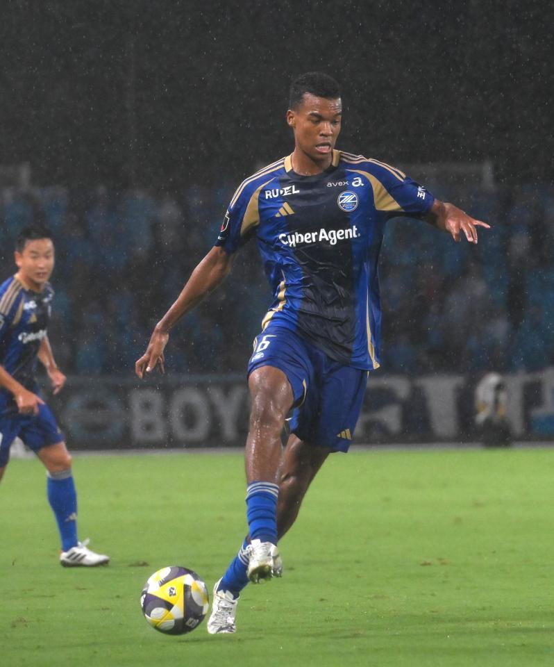 　後半からプレーした町田・望月ヘンリー海輝（撮影・伊藤笙子）