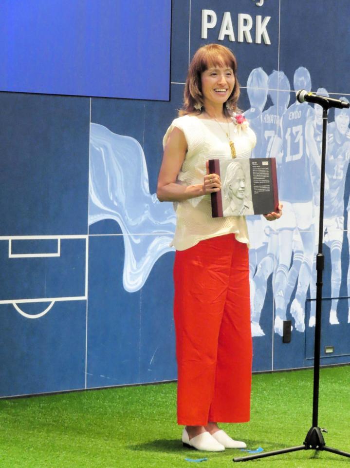 　殿堂掲額式典に出席した元女子日本代表監督の高倉麻子氏
