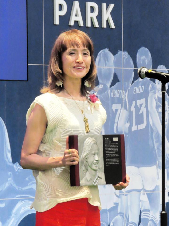 　殿堂掲額式典に出席した元女子日本代表監督の高倉麻子氏