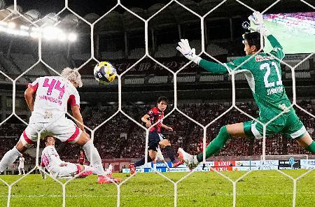 Ｊ１、首位の鹿島が逆転勝ち　大勝の神戸が２位に