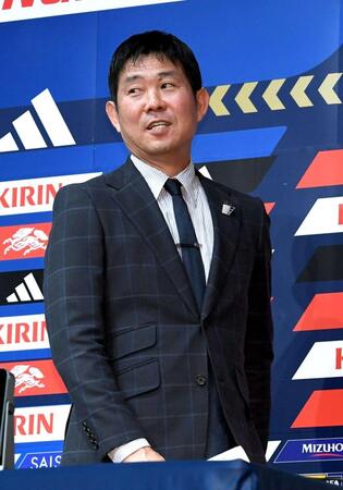 　会見を終え引き揚げる日本代表・森保一監督（撮影・佐藤厚）