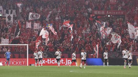 　後半、浦和に先制され、ガックリの神戸イレブン（撮影・佐々木彰尚）