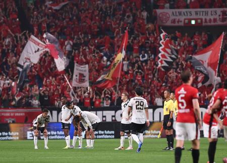 　浦和に敗れた神戸イレブン（撮影・佐々木彰尚）