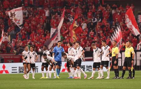 　浦和に敗れた神戸イレブン（撮影・佐々木彰尚）