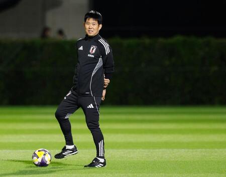 　パラグアイとブラジルとの国際親善試合に向けた練習を見守る森保監督