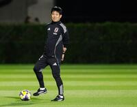 　パラグアイとブラジルとの国際親善試合に向けた練習を見守る森保監督