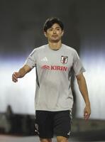 　取材に向かう谷口彰悟（撮影・佐々木彰尚）