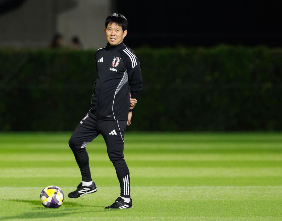 　パラグアイとブラジルとの国際親善試合に向けた練習を見守る森保監督