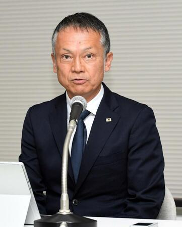 　影山雅永技術委員長の解任を発表するＪＦＡ・湯川和之専務理事（撮影・佐藤厚）