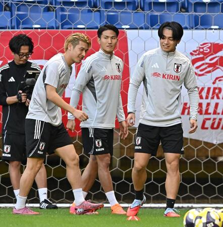 　トレーニングに参加した日本代表・渡辺剛（中央）＝撮影・西田忠信