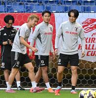 　トレーニングに参加した日本代表・渡辺剛（中央）＝撮影・西田忠信