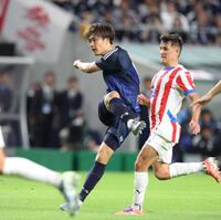 　前半、同点ゴールを決める小川＝撮影・中田匡峻