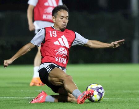 　ブラジル戦へ向け調整する長友佑都（撮影・石井剣太郎）