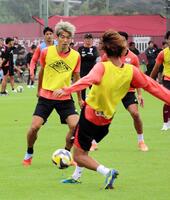 　練習する神戸・大迫（撮影・中野裕美子）