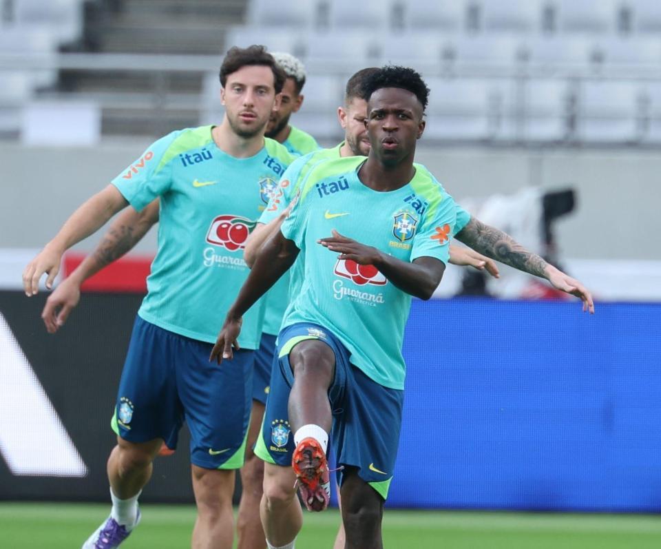 　調整するビニシウス・ジュニオール（撮影・金田祐二）