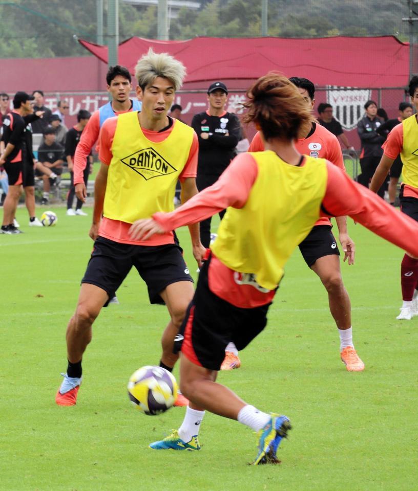 　練習する神戸・大迫（撮影・中野裕美子）