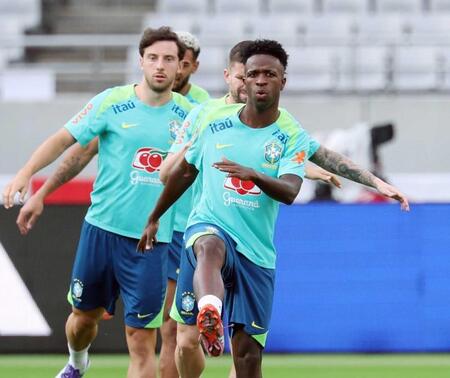 　調整するビニシウス・ジュニオール（撮影・金田祐二）