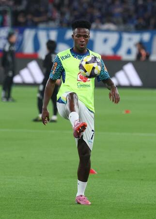 　試合に向け調整するビニシウス（撮影・金田祐二）