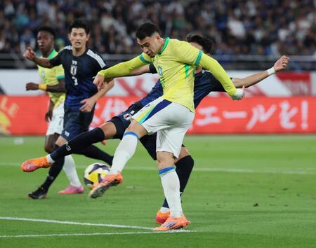 　前半、ゴールを決めるマルテネリ（撮影・石井剣太郎）