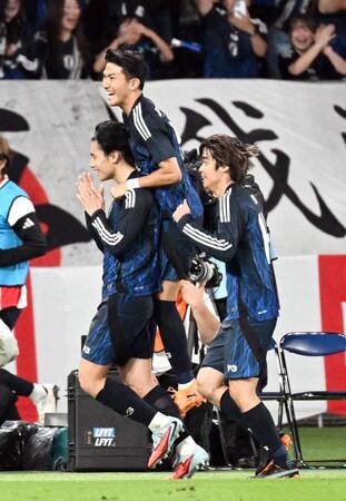 【写真】もうもみくちゃ！決勝ゴールで喜ぶ日本イレブン　誰が誰だかもうｗｗｗ