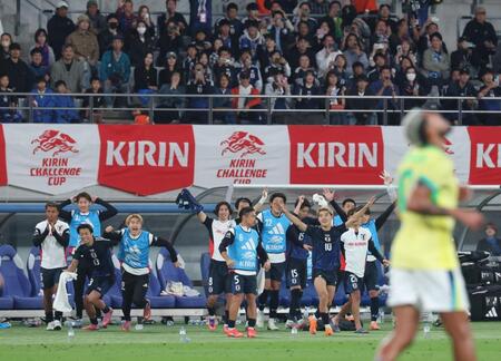 　勝利を喜ぶ日本（撮影・金田祐二）