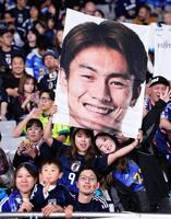 　ブラジル戦で盛り上がる日本サポーター＝味の素スタジアム