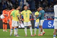 　日本に逆転負けし厳しい表情のブラジルイレブン