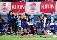 　ブラジルに逆転勝ちし、大喜びの日本代表