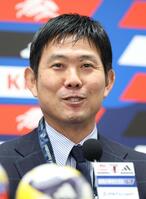 　試合後の記者会見で笑顔を見せる日本代表・森保監督