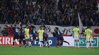 　後半、日本に逆転されぼうぜんのブラジルイレブン（撮影・金田祐二）