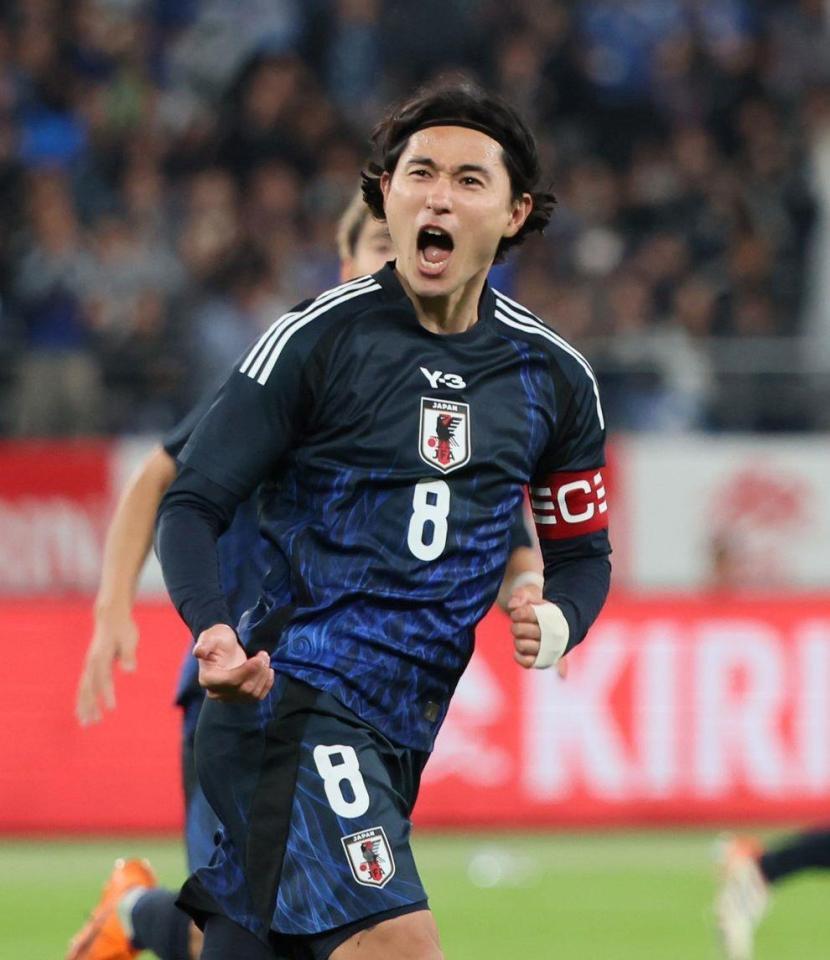 　後半、ゴールを決める南野（撮影・石井剣太郎）