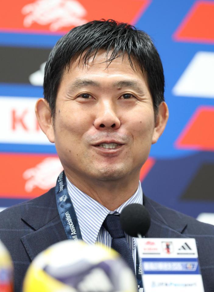　試合後の記者会見で笑顔を見せる日本代表・森保監督