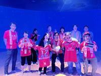 　ヨルダン館で交流を深めるＣ大阪・丸橋祐介アンバサダー（前列中央）ら