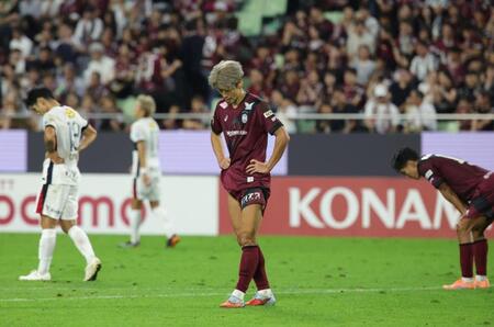 　ドローに終わり、肩を落とす神戸・大迫勇也（撮影・坂部計介）